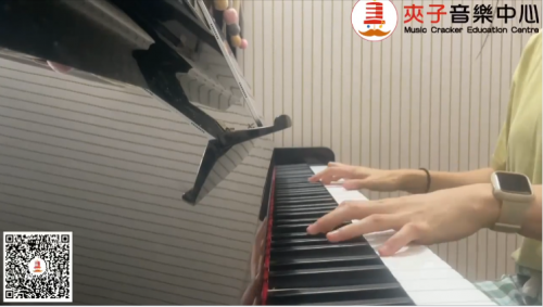 今日分享的流行鋼琴片段《慢慢》  《慢慢》是由姜楠作詞作曲，顏人中演唱的歌曲，收錄於專輯同名專輯《慢慢》